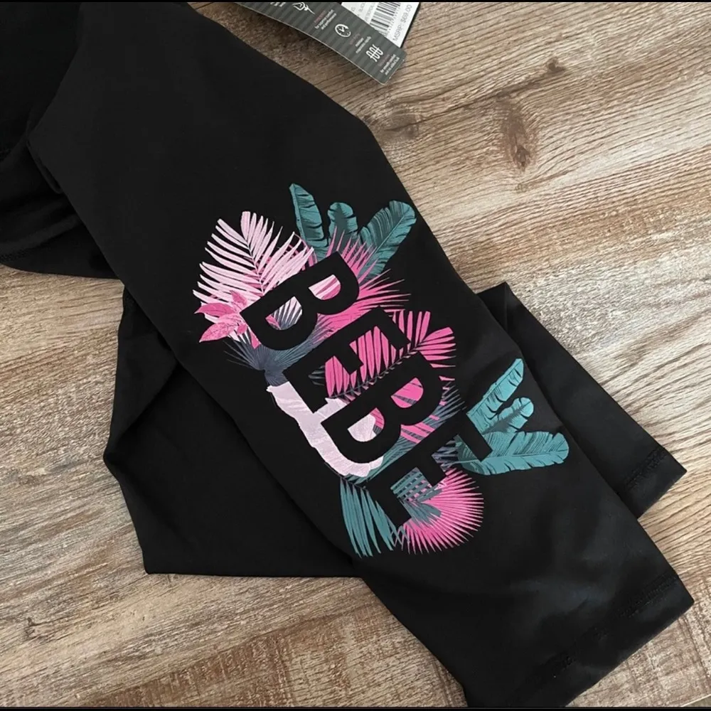 NWT Bebe Sport Tropical Logo Capri Leggings - Image 3