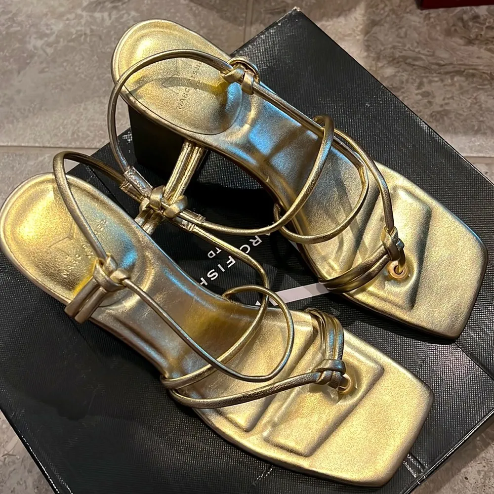 Marc Fisher Giada Thong High Heel Sandals in Gold, NWT, Size 9 - Image 8