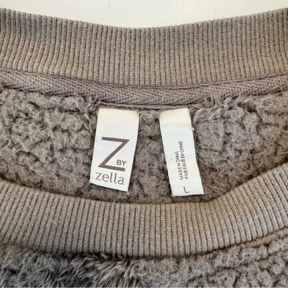 Zella Sherpa Sweatshirt Tan Grey Large Fuzzy Warm Pull Over Crewneck Fluffy - Image 7