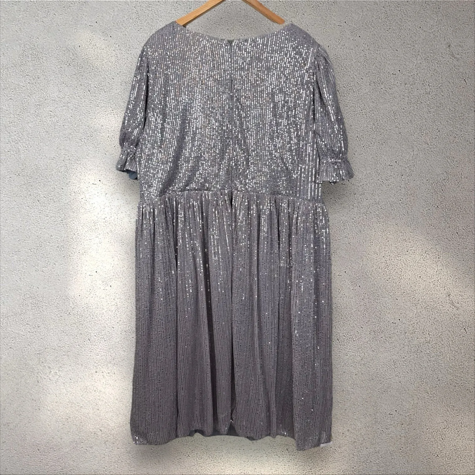 Ivy City Co Clara Dress in Gunmetal Sparkle‎ Sequins Puff Sleeve Sz 3XL NWT Silver - Image 6