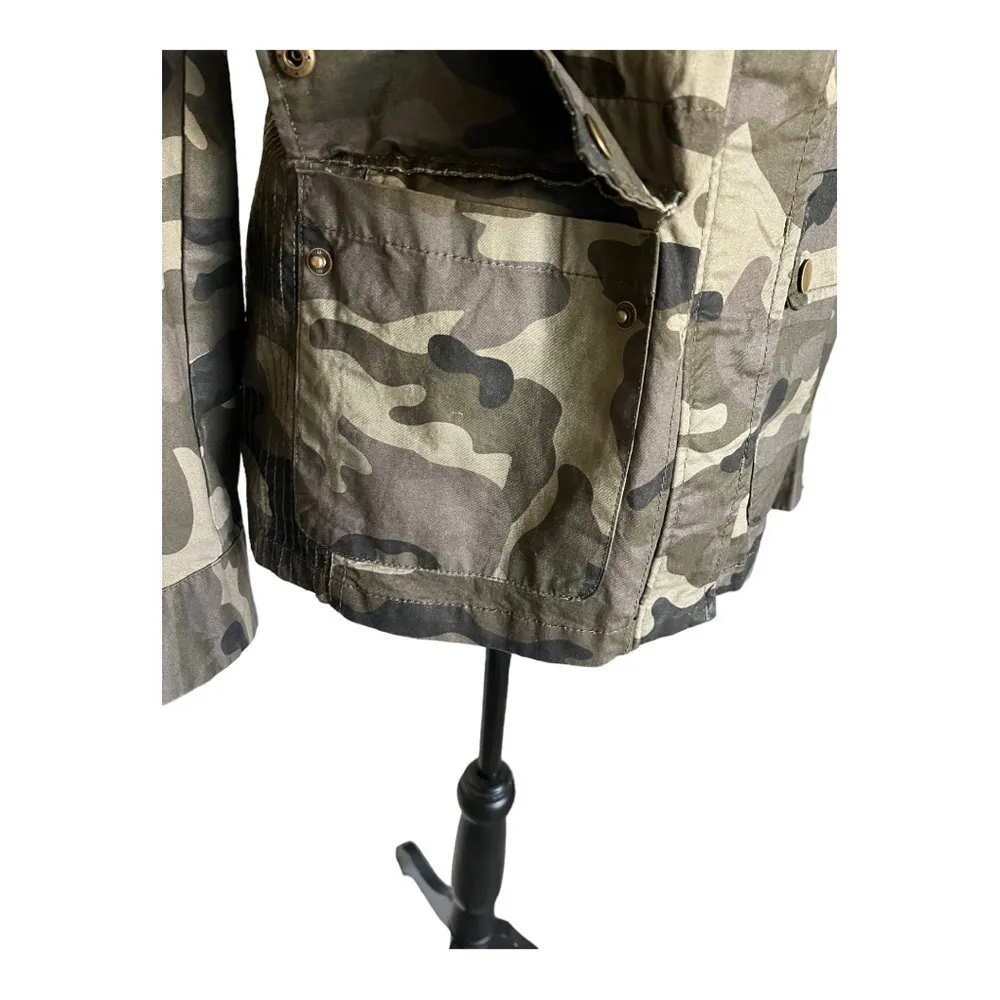 Love Tree Camouflage  Utility Jacket Size M - Image 6