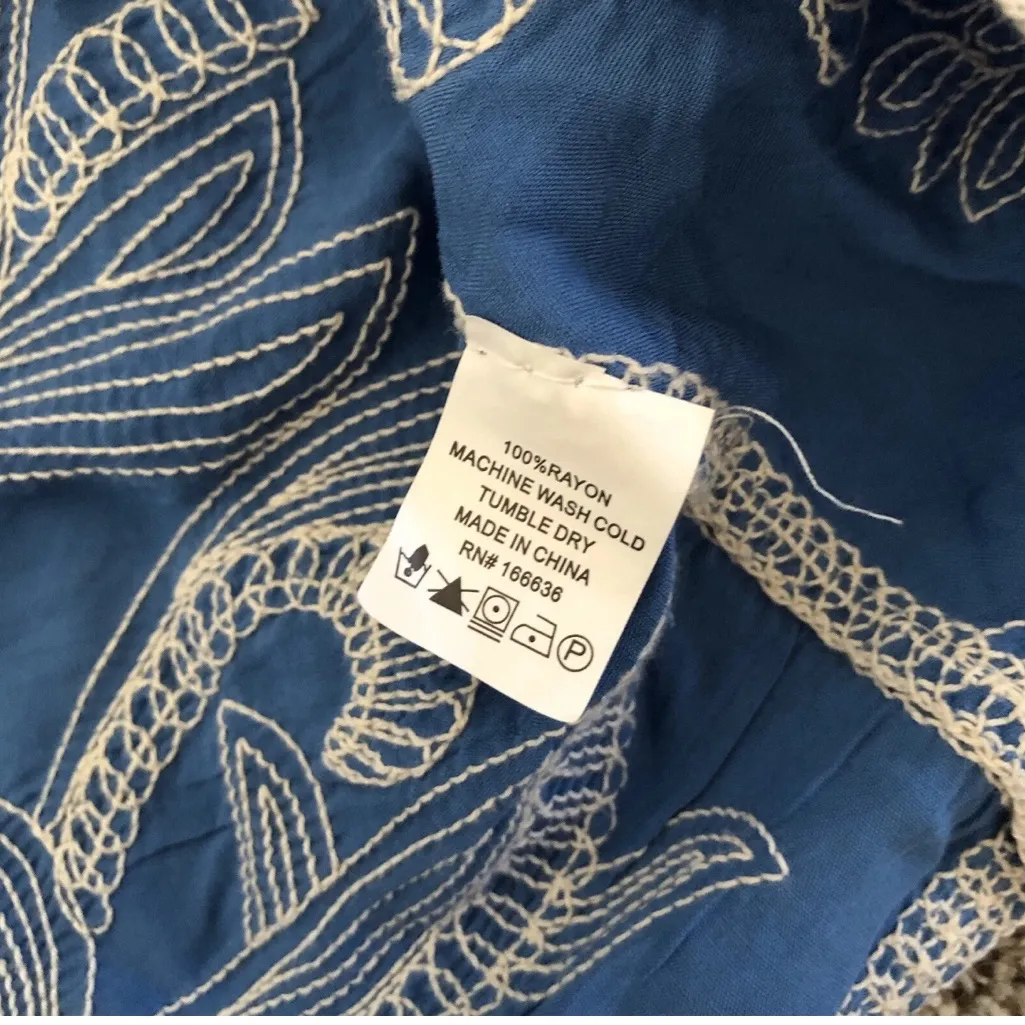 Kindred blue and ivory embroidered flutter sleeve blouse large - Image 8