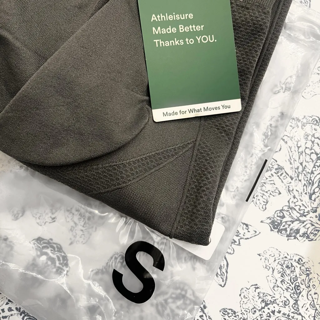 NWT HALARA OneForm Seamless Flow High Waisted Booty Scrunch Yoga Leggings Gray - Image 11