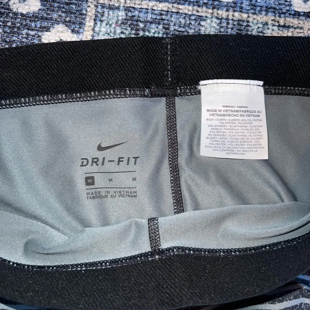 Nike Dri Fit Cropped Leggings - Image 3