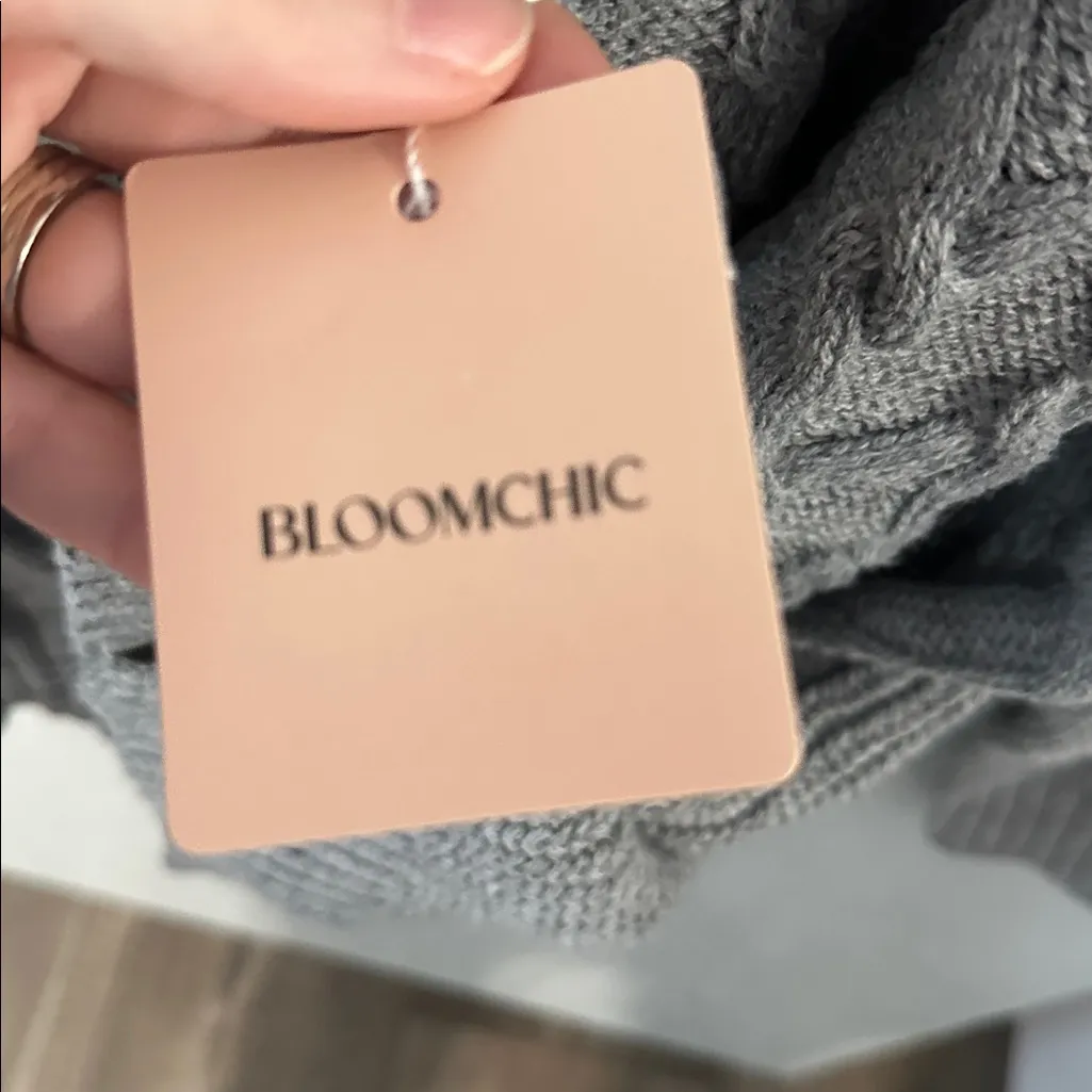 BloomChic Gray Button - Image 3