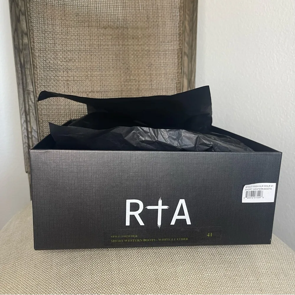 NIB RTA WOMEN SHORT WESTERN WHITE BOOTS SZ 41 / 11 - Image 8