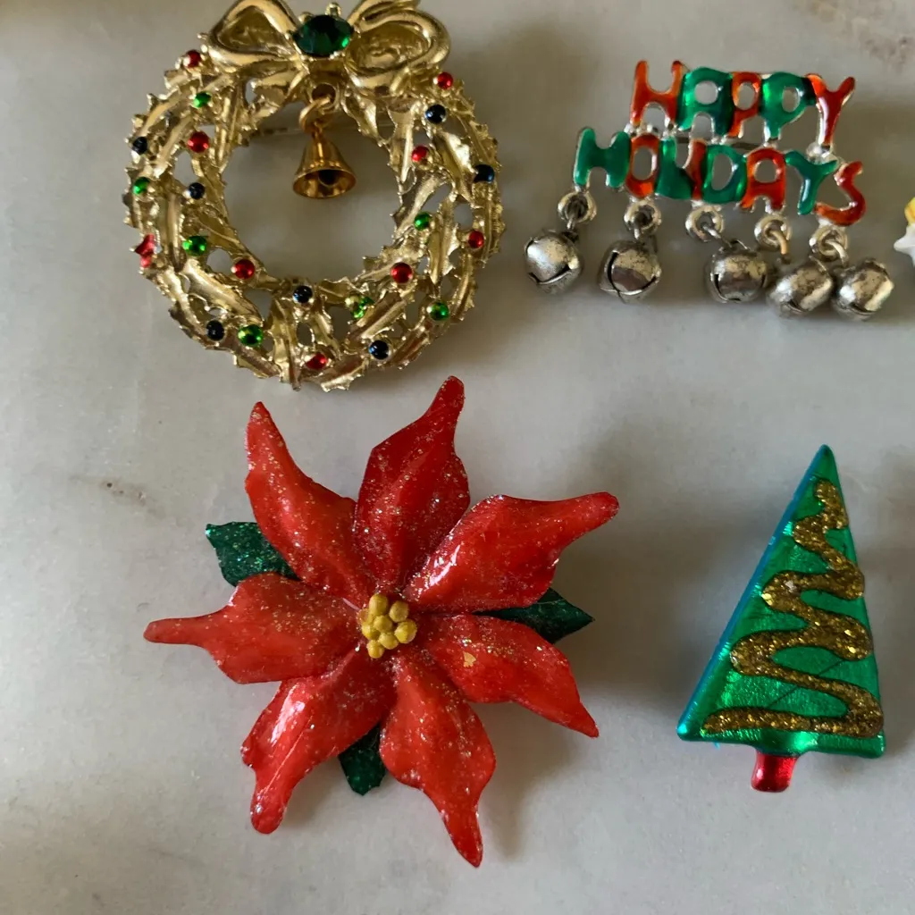 Festive Holiday Brooch Set Red - Image 2