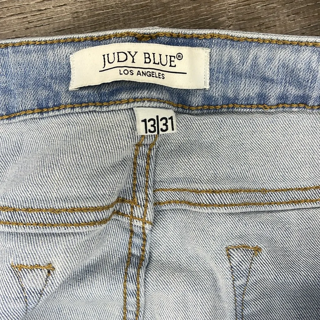 Judy Blue Boyfriend Fit Light Wash Distressed Stretch Jeans Size 13/31 JB8878‎ - Image 4