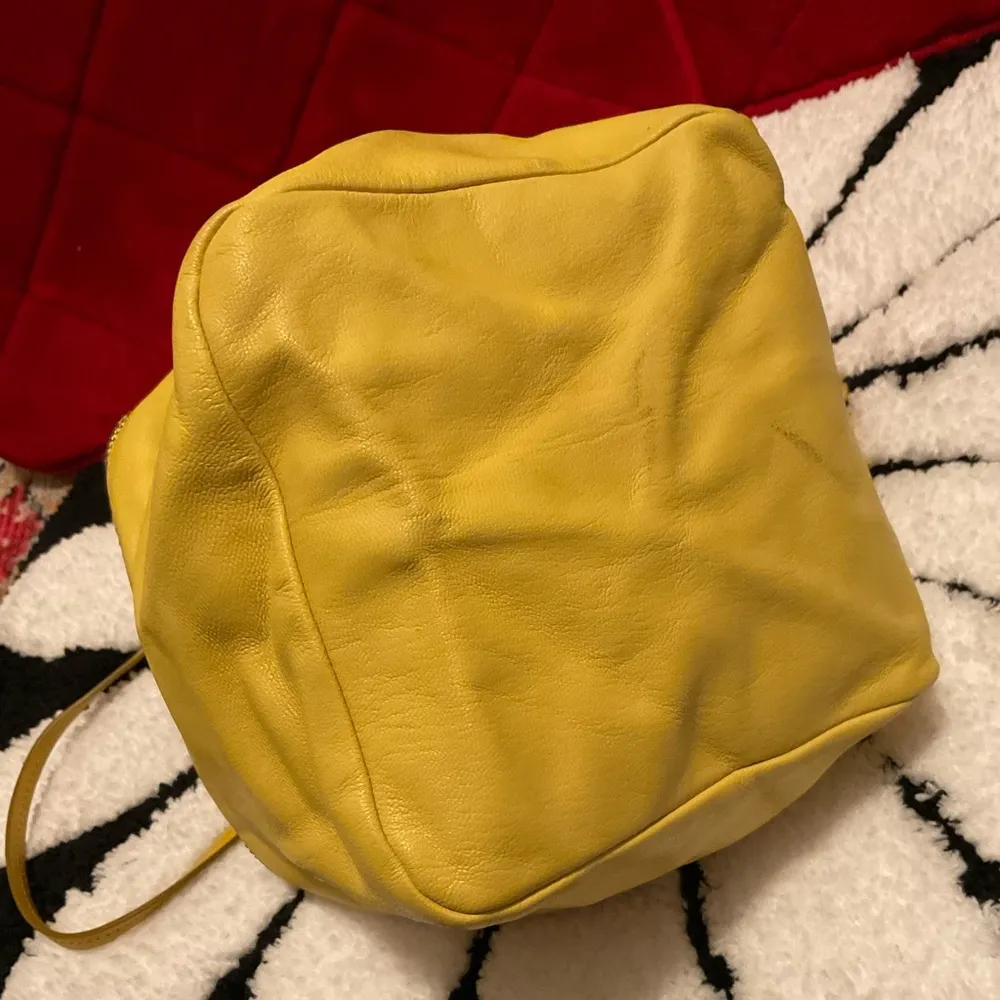 Very Beautiful Yellow Soft Buttery Leather Marc By Marc Jacobs Crossbody Handbag - Image 6
