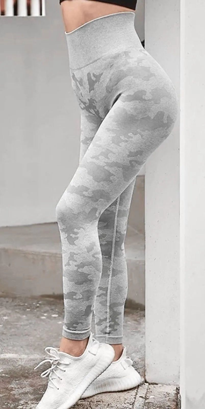 Med. Light Gray Seamless Camo Leggings - Image 5