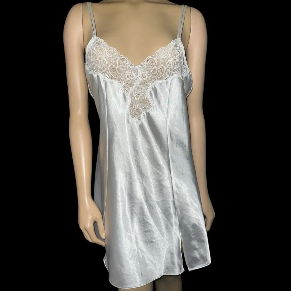 Vintage Victoria’s Secret women’s  Silver Lace Trim Chemise size L - Image 5