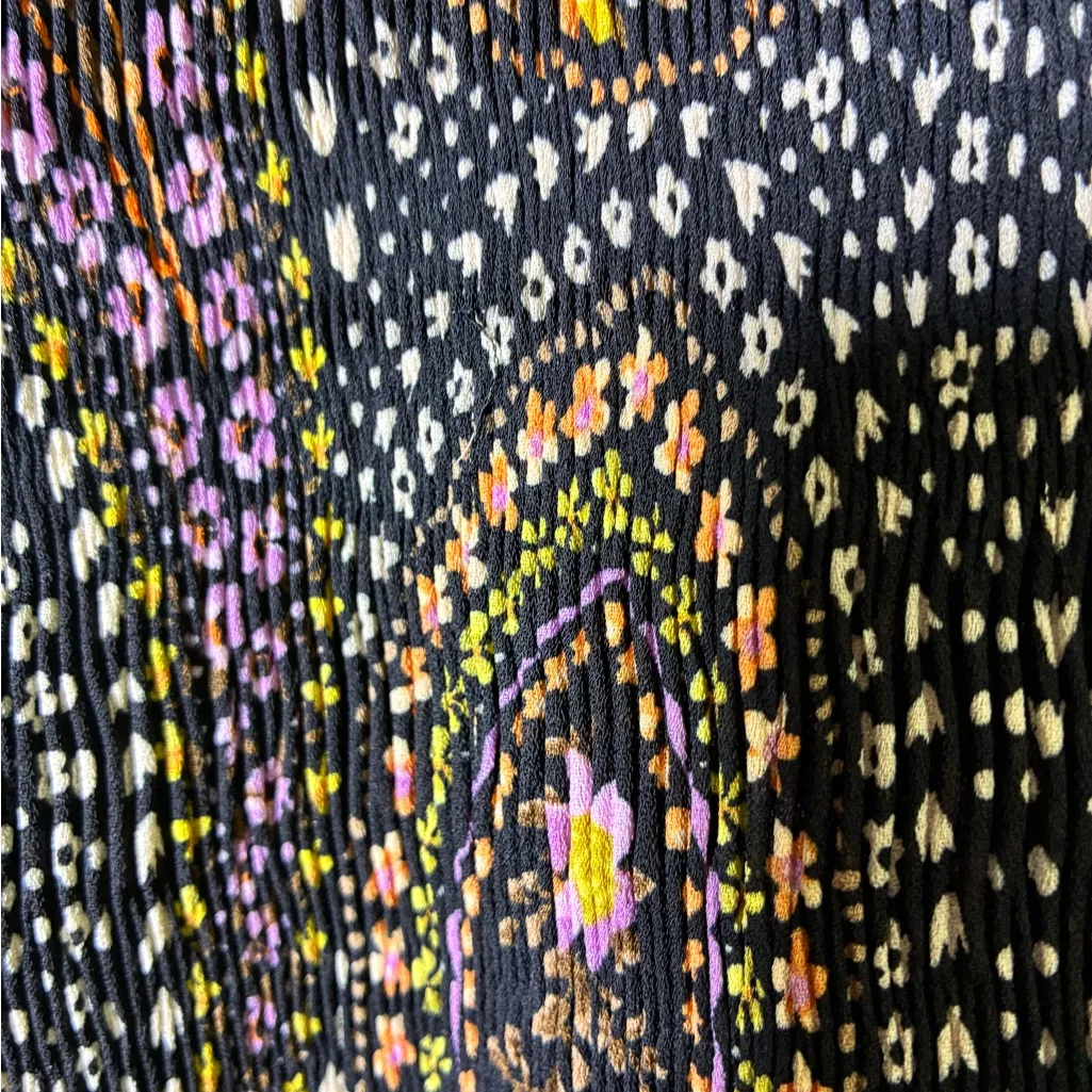 Elle Black Multicolor Pleated Paisley Blouse with cut out V - Image 4