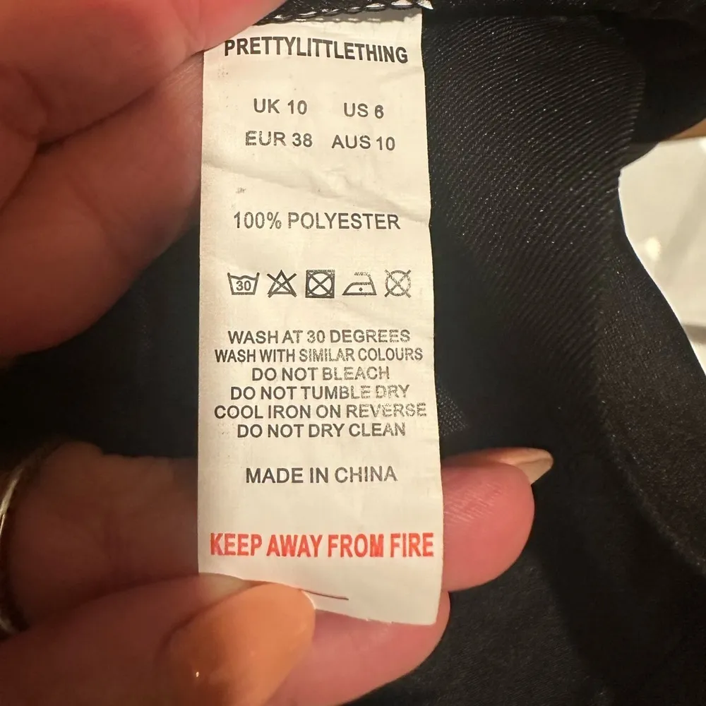 NWT PRETTY LITTLE THING ELEGANT &STYLISH BLACK FRONT LONG SLEEVE CARGO JUMPSUIT - Image 10