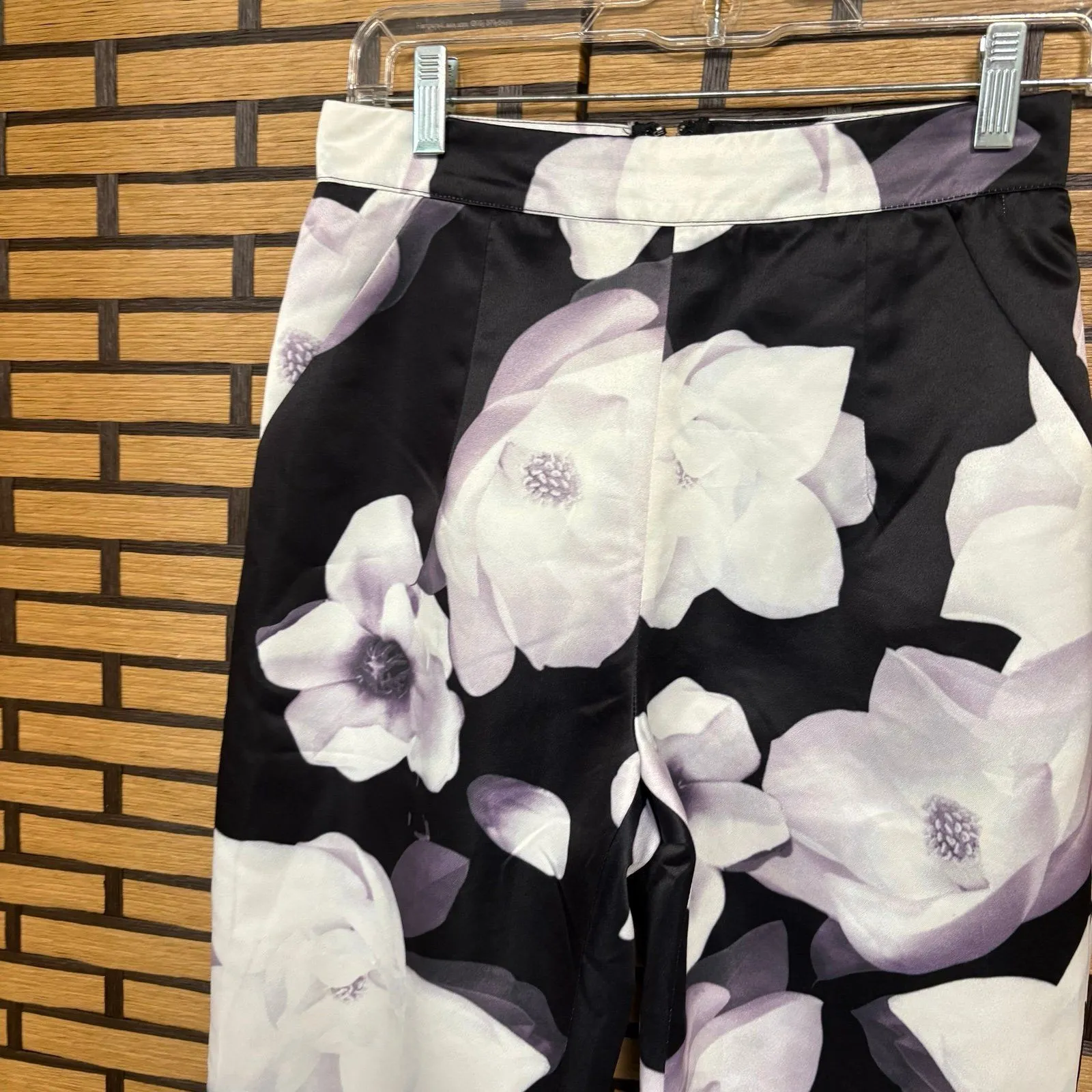 Lulus Black And White Floral‎ Pants Size Small - Image 6