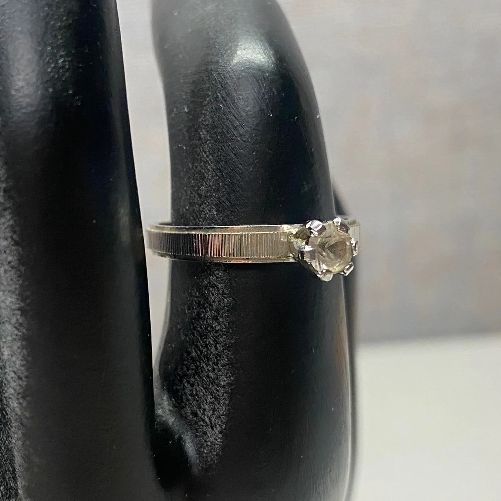 Vintage 14k HGE Gold Solitaire Diamond Ring Classic Engagement Style Size 7 Silver - Image 2