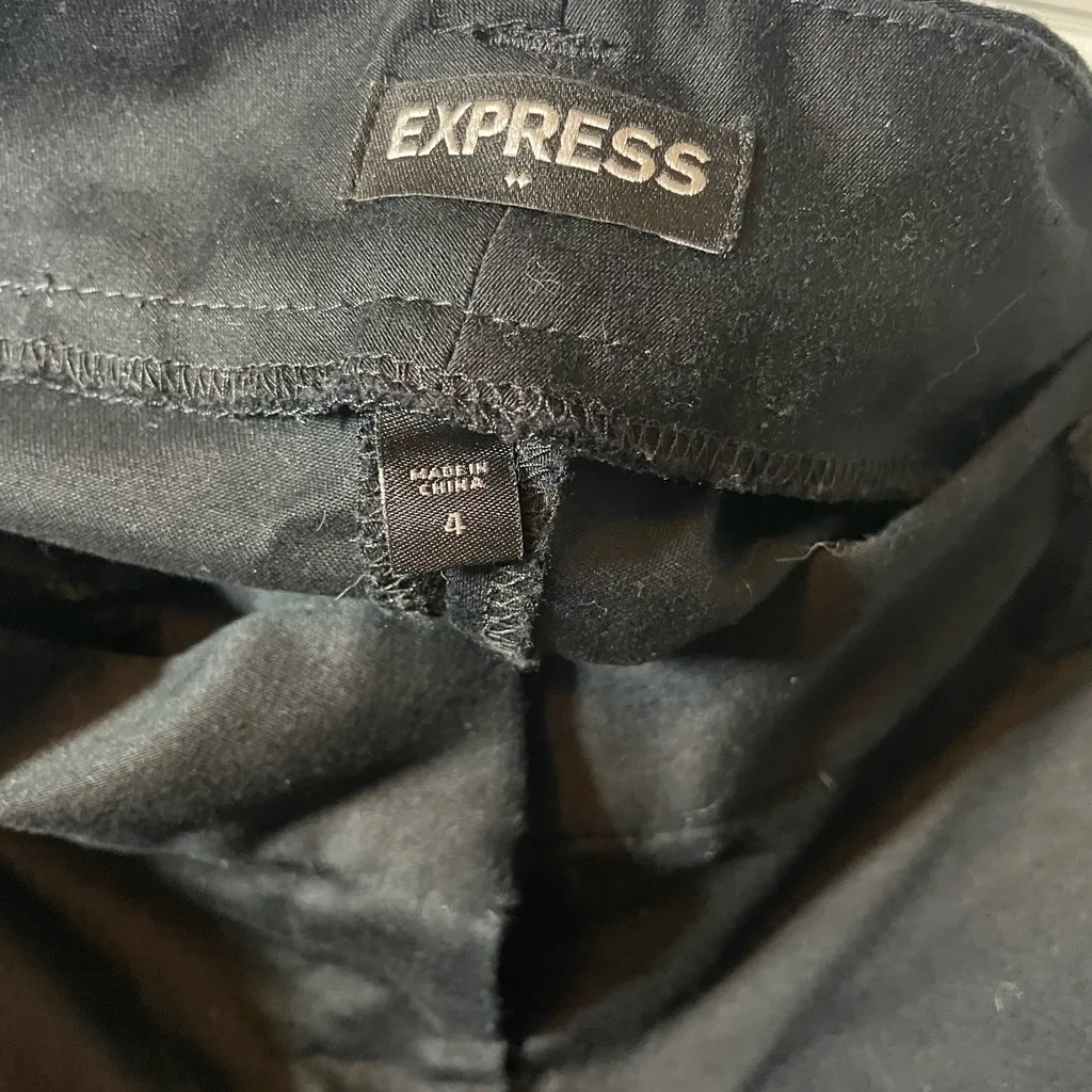 Express Women's Black Shorts - Image 3