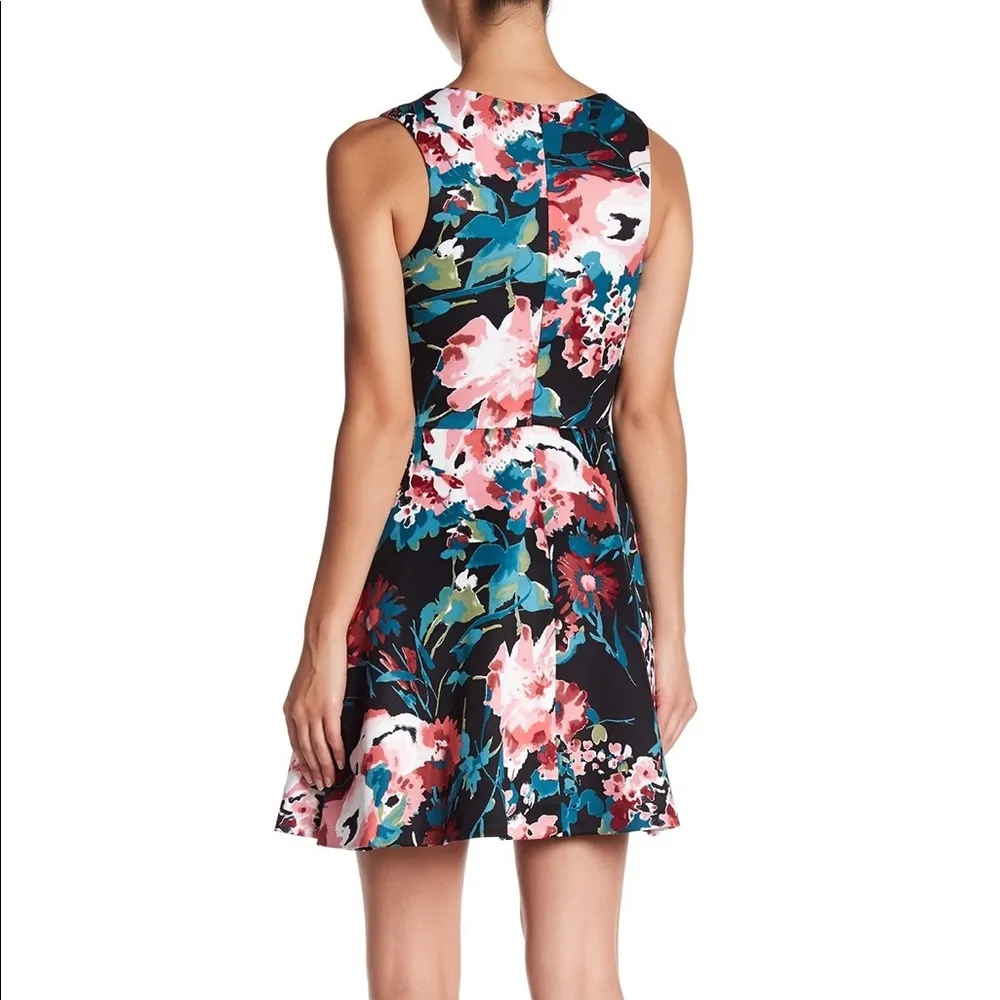 Love Ady Scalloped V-Neck Floral Fit & Flare Dress Black Skater M - Image 2