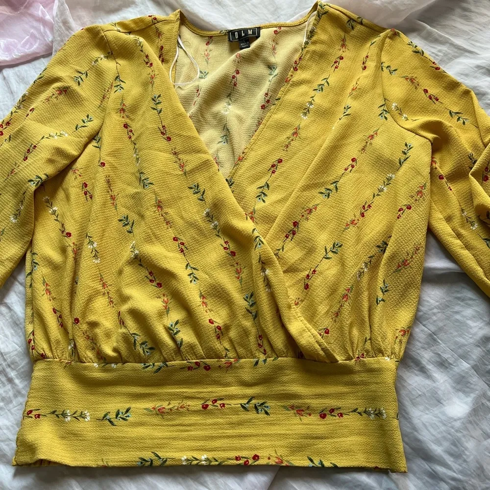 Yellow floral blouse Size L - Image 3