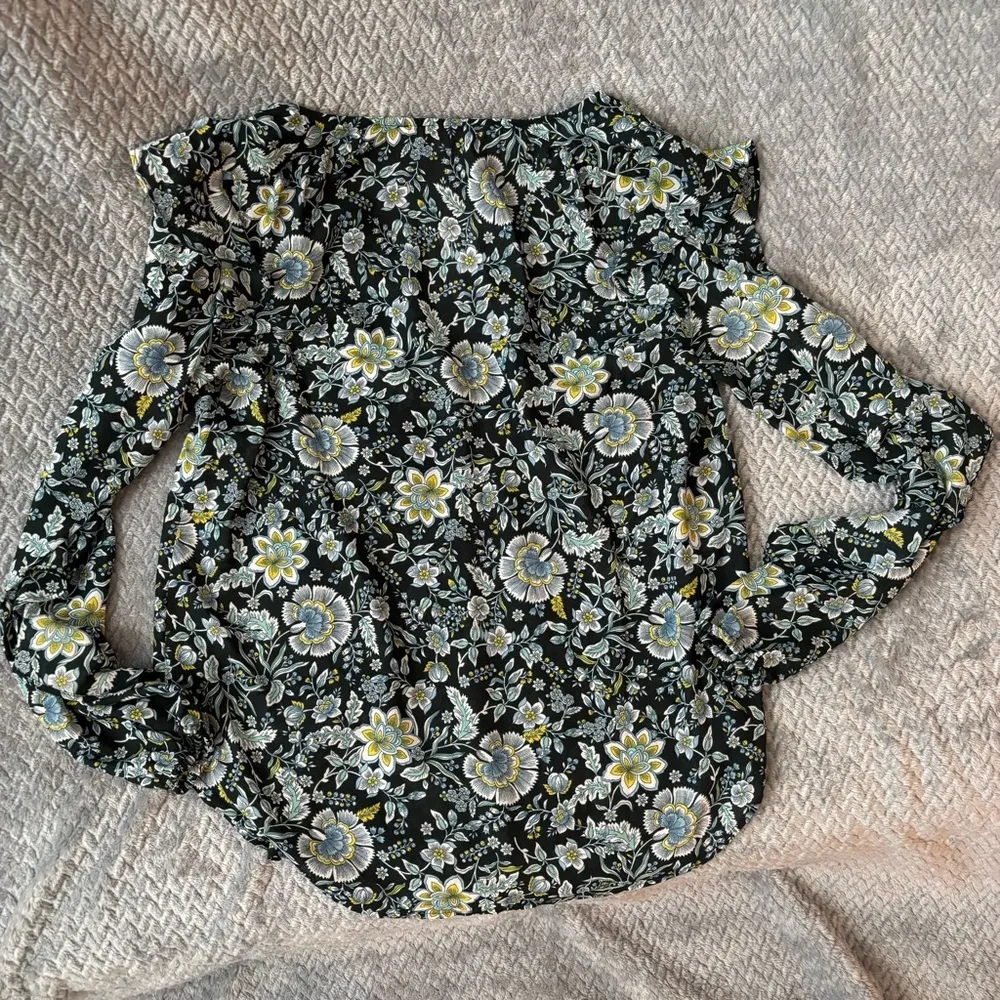 Loft xs ruffle blouse crewneck navy green paisley print floral black boho - Image 16