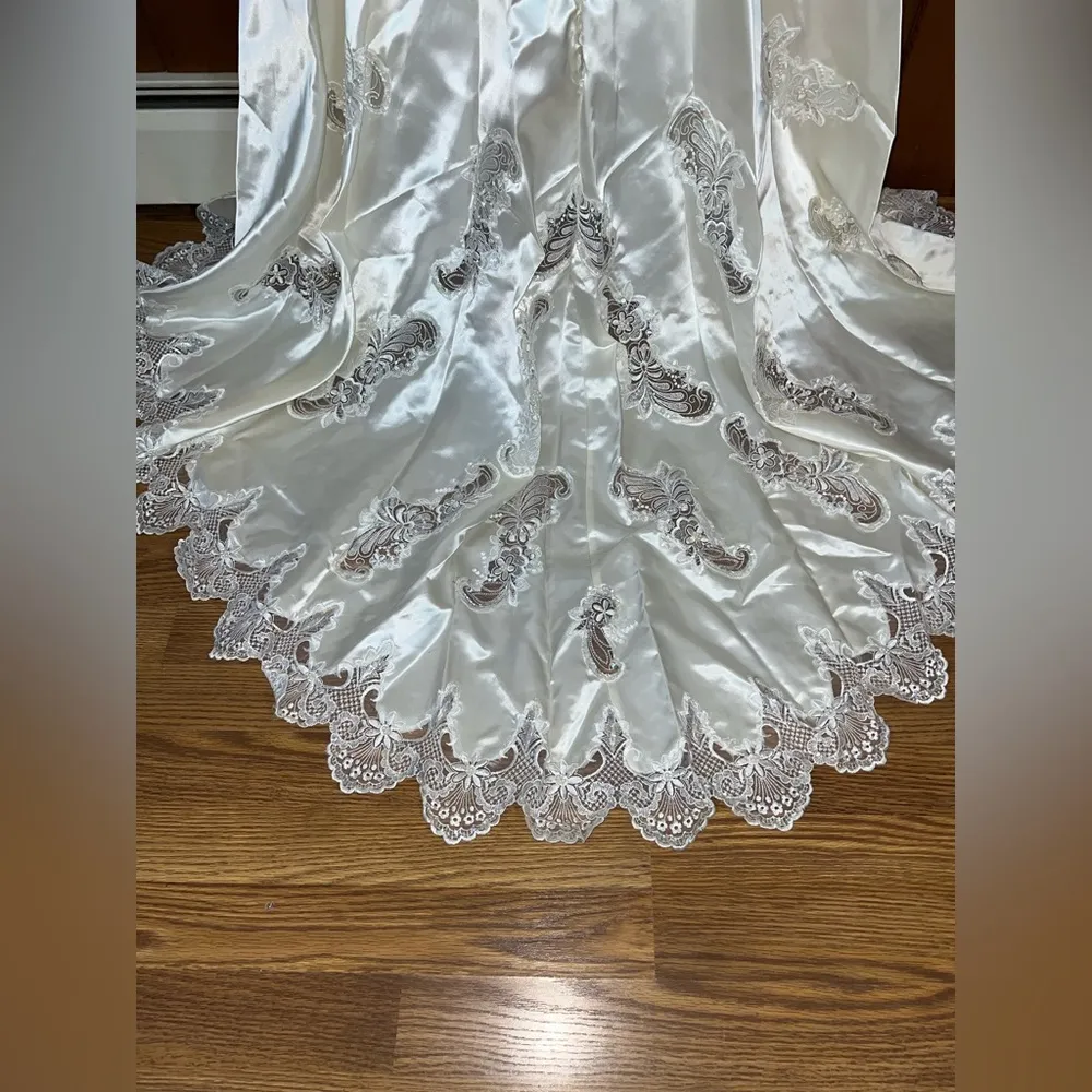 Elegant Vintage 1980s/90s Satin Sheath Wedding Gown! White Size 8 - Image 10