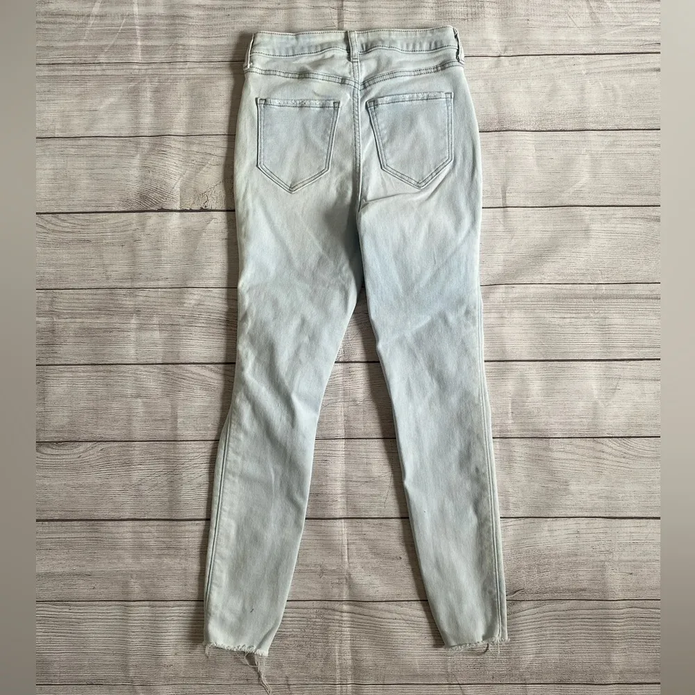 Old Navy Ultra High Rise Rockstar Skinny Jeans Faded Light Blue Distressed - Image 3