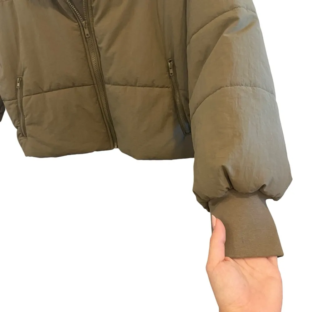 Le Lis Olive Green Cropped Puffer Jacket - Image 6