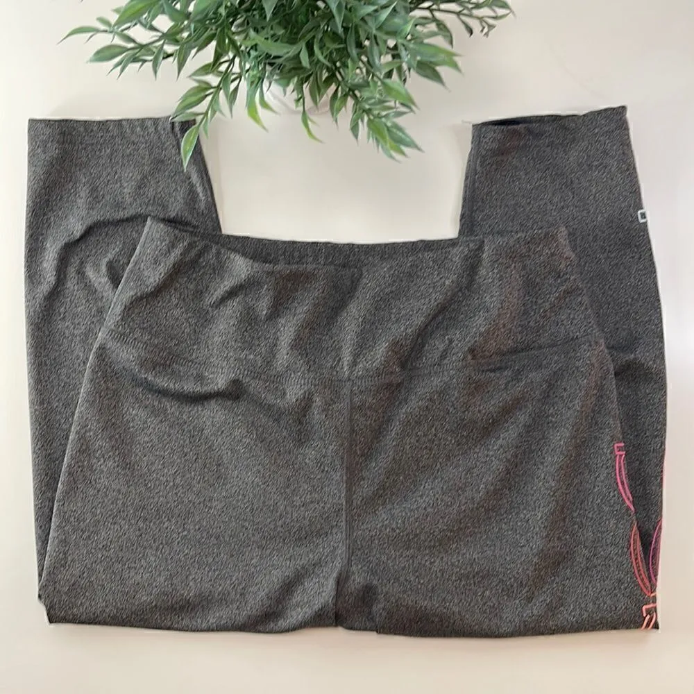 Bebe Sport Capri Yoga Pants. Size 1X. Like New.  Media pocket sewn into waist. - Image 3