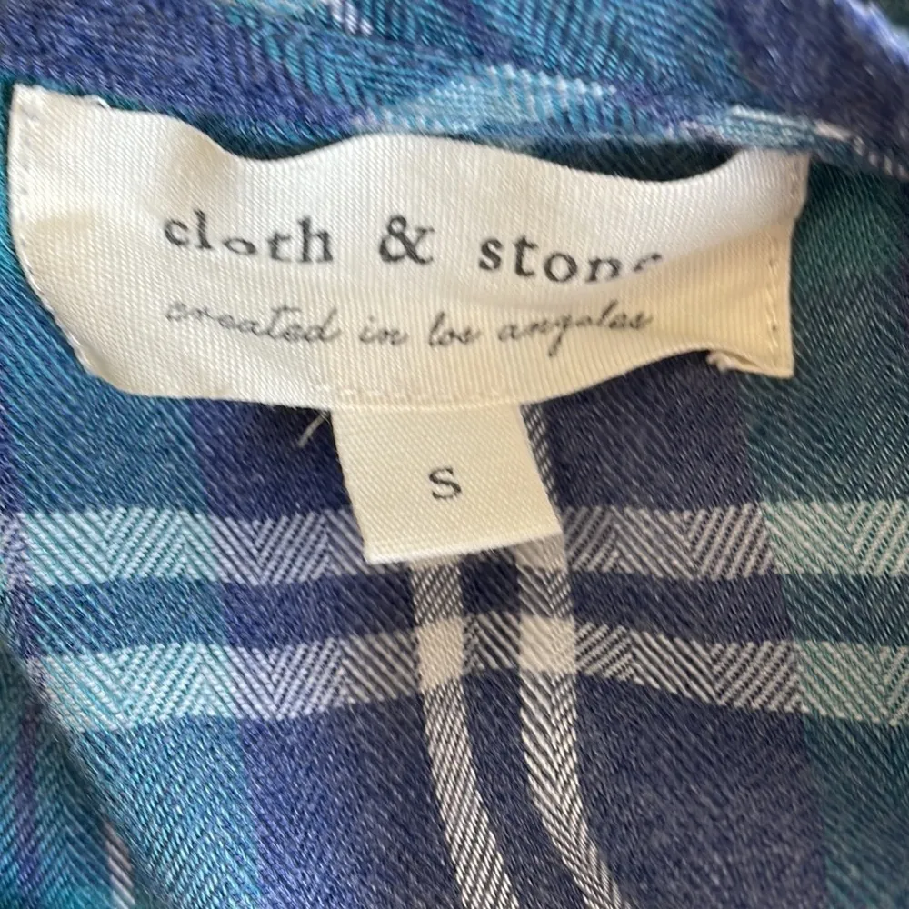 Cloth & Stone Cloth & Stone Plaid Short Sleeve VNeck Shirt - Image 5