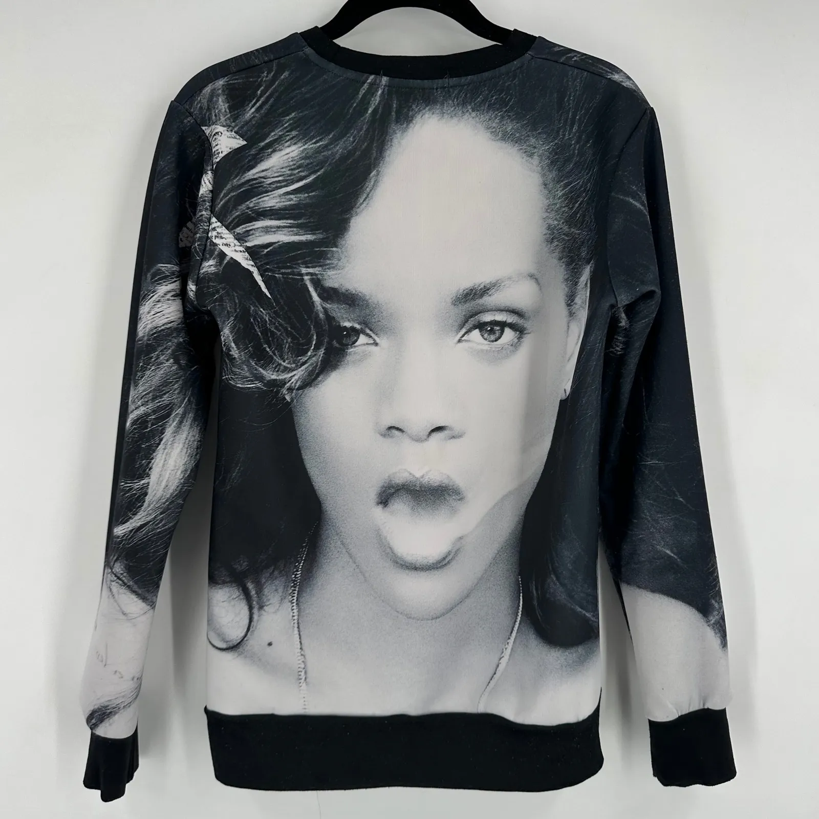 1991 INC Rihanna All Over‎ Print Graphic Long Sleeve Sweatshirt Top Black - Image 2