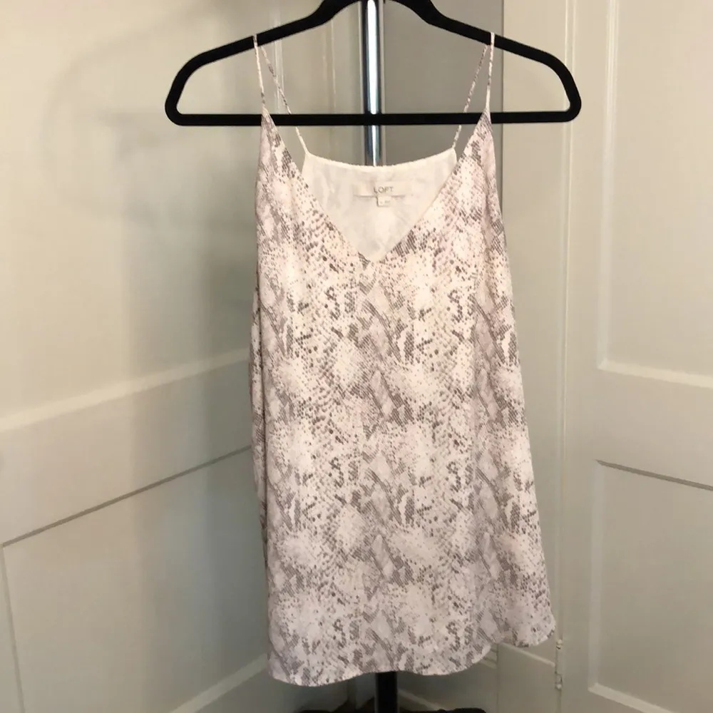 Ann Taylor Loft size xl Snakeskin animal print v neck camisole tank top - Image 3