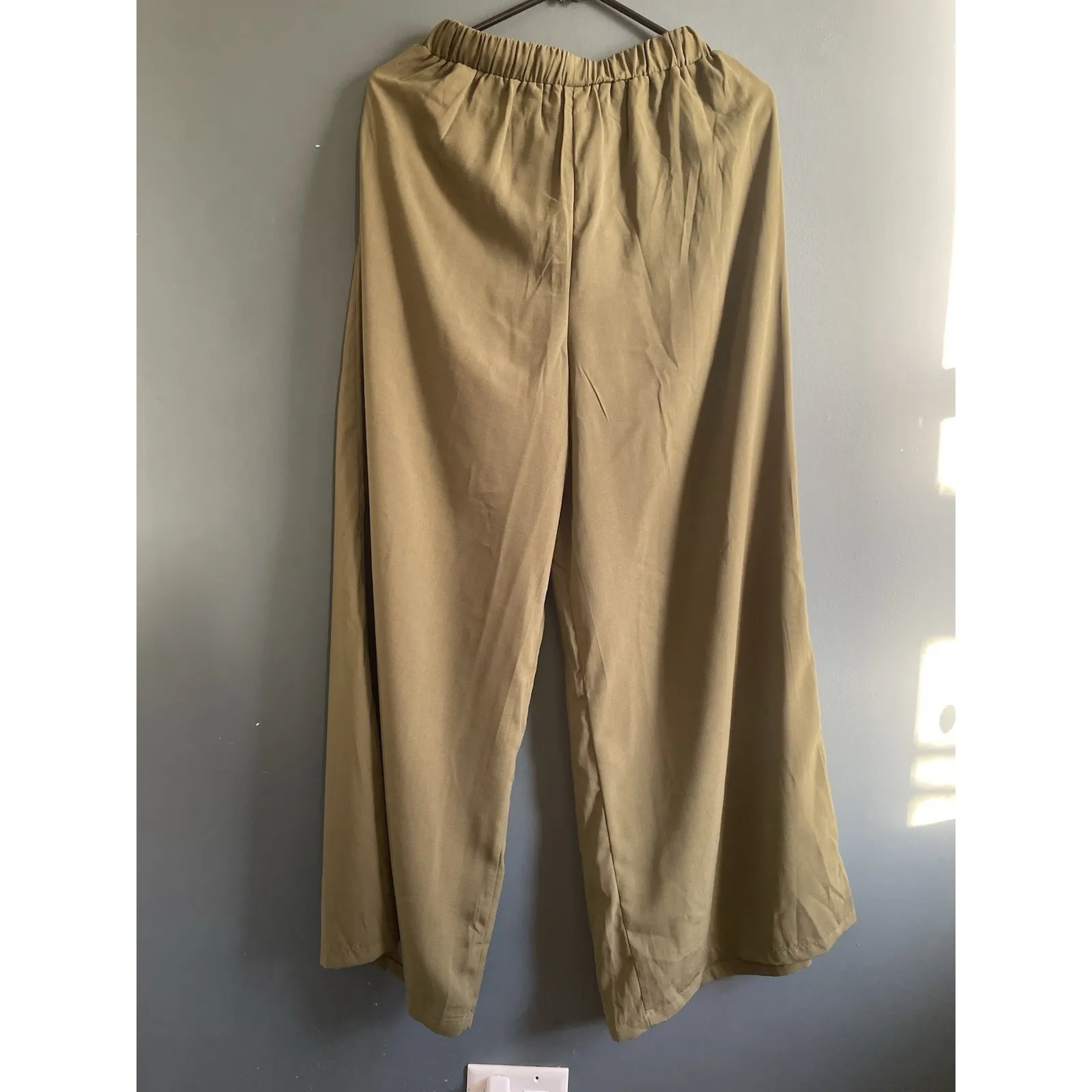 • Flared Trousers (o Flare Pants): - Image 3