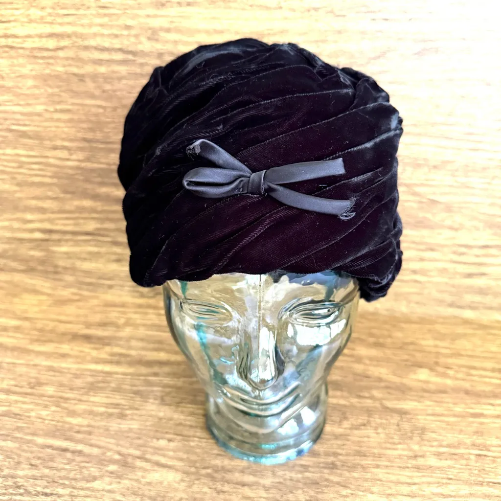 Vintage 50s Black Velvet Turban Draped‎ Fitted Hat Film Noir Glam Art Deco OS - Image 2