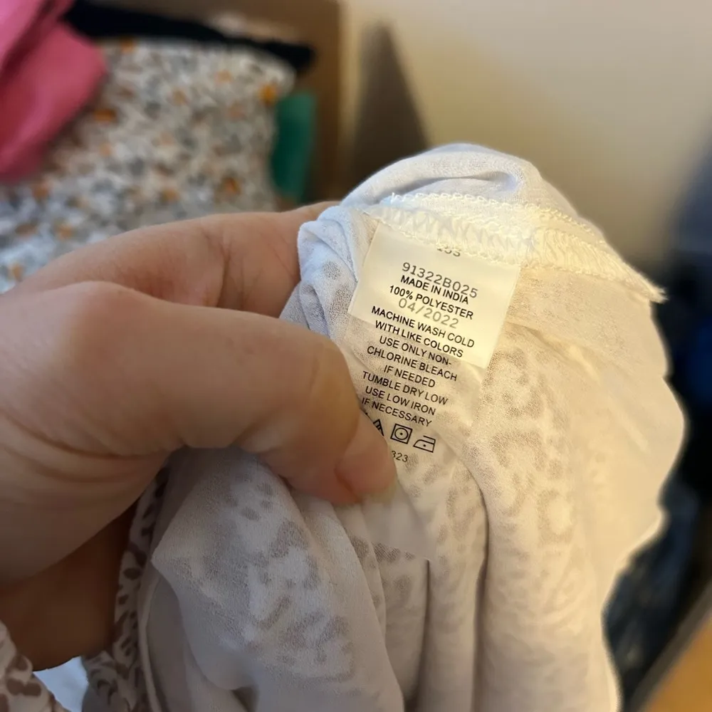 Nwt Vince Camuto Desert Summer Animal Print Blouse - Image 4