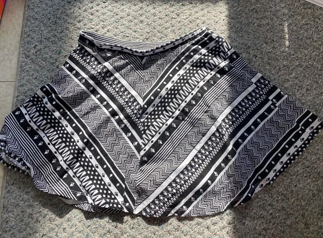 Flowy Skirt Size M - Image 2