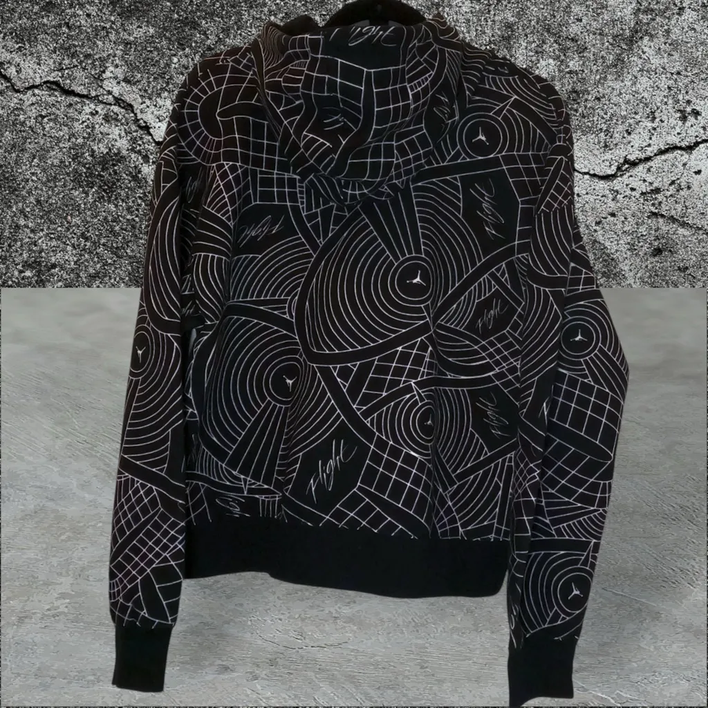 •NWT• Air Jordan women’s Small oversized cropped hoodie in Black - Image 3