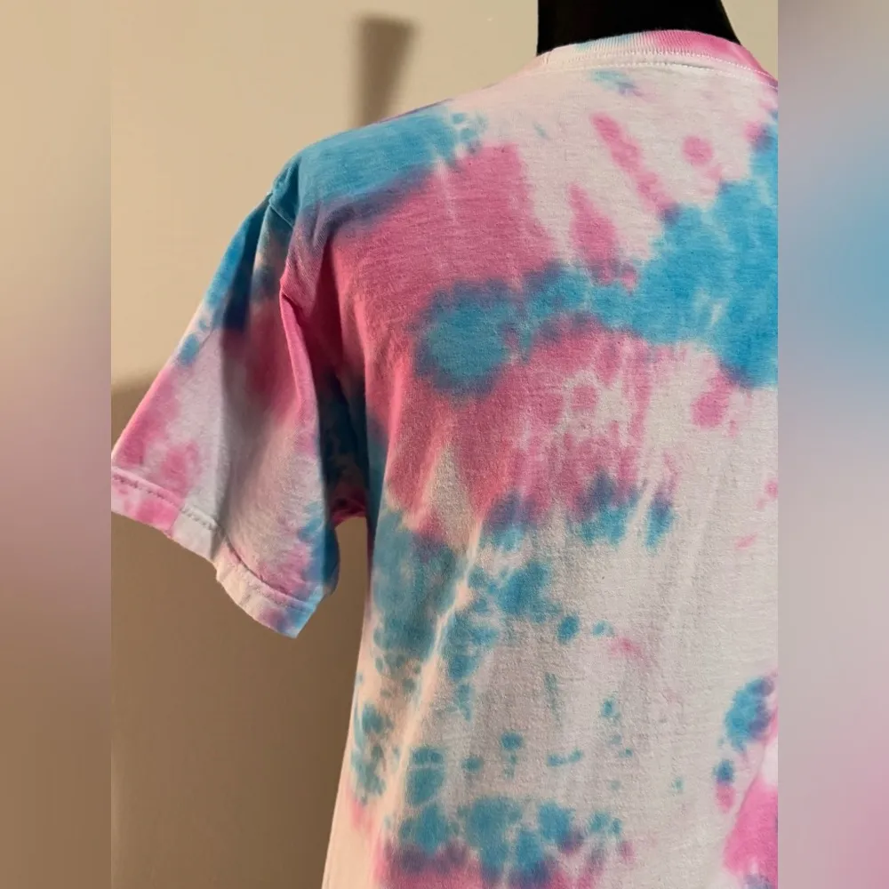 Handmade Pink and Blue M&O Gold Tie Dye Wave Graphic Tee size small - Image 6