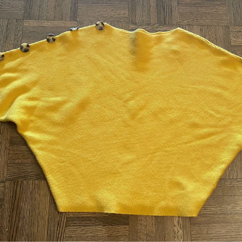 Love at First Find Mustard Sweater with Button Accents Yellow Size M - Image 5