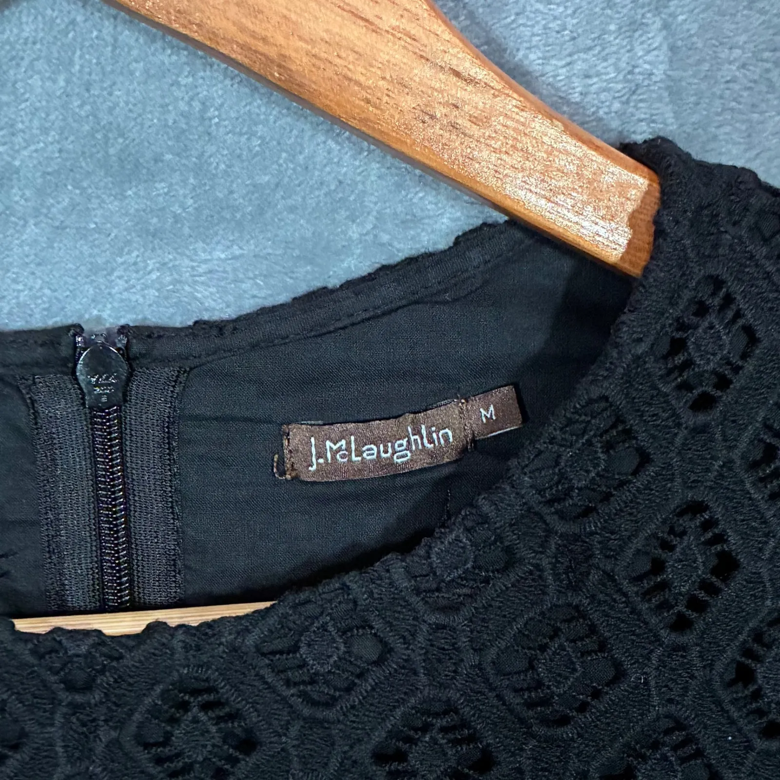 J McLaughlin Black Lace Overlay Long Sleeve Zipper Back Top Women's Size Medium - Image 6