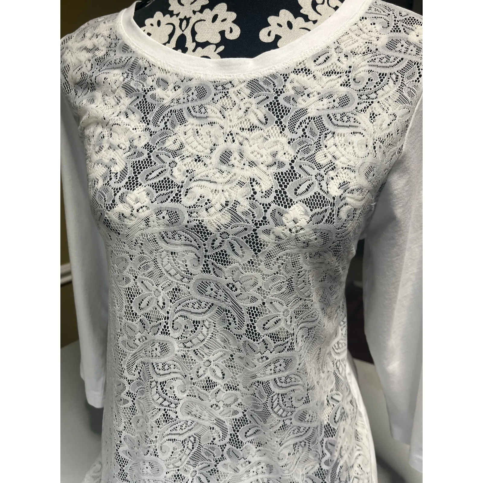 Erin London White Lace Front Top Size M - Image 2