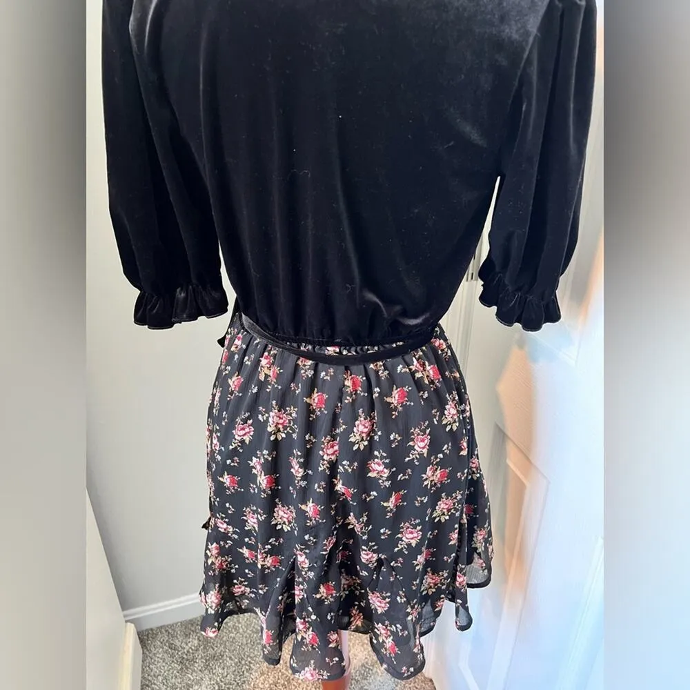 Francesca's Trixxi V-Neck Velvet Floral Mini Wrap Dress Small - Image 6