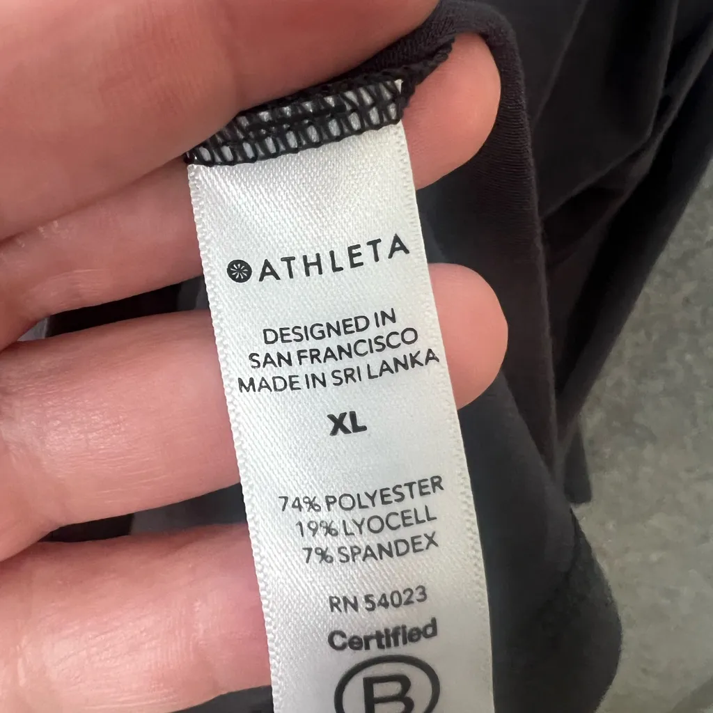 Athleta Woman Size XL Dark Gray Essence Flow long‎ sleeve top - Image 3