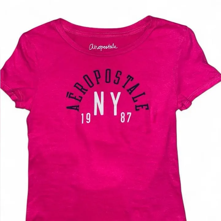 Pink Aeropostale baby tee with black and white graphic - Image 3