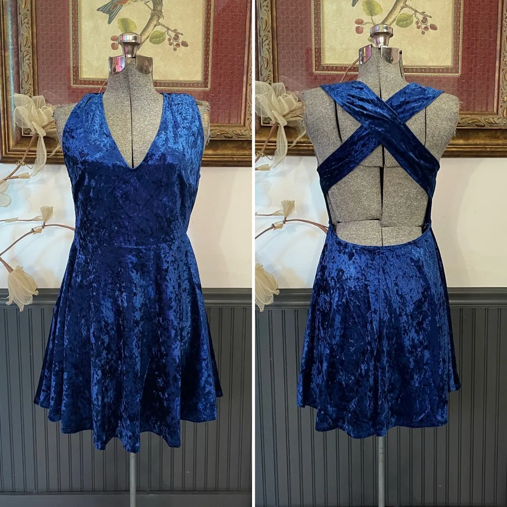 NWT Lulus Solo Album Blue Velvet Open Cross Back Mini Skater Dress - Sz M 💚🎀 - Image 3
