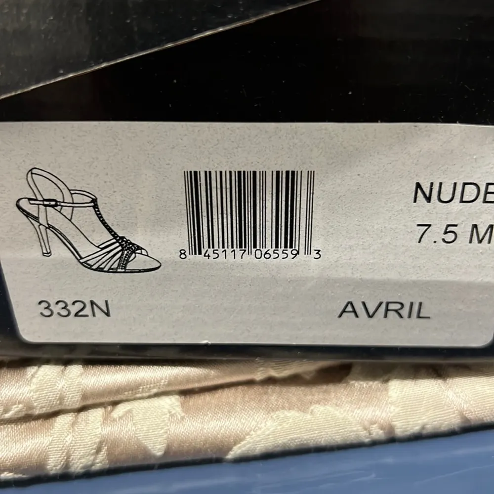 Sizzle coloriffic nude heel w stones Size 7.5 - Image 2