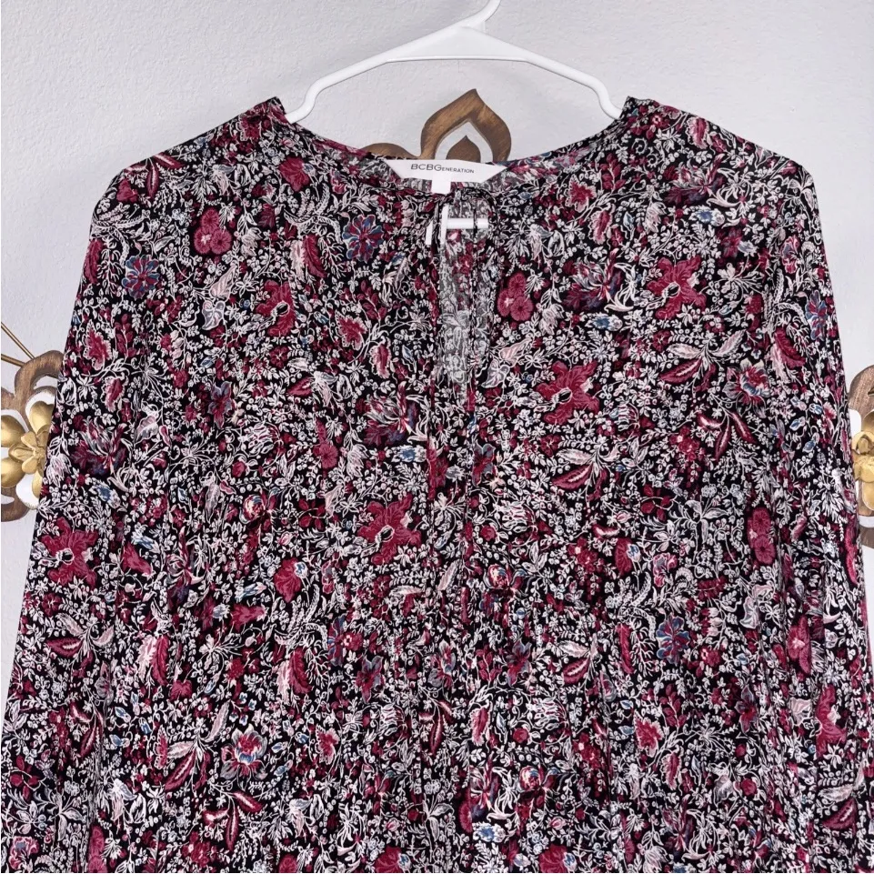 Bcbg Generation Black Floral Long sleeve Bell Sleeve Blouse Size Medium - Image 2