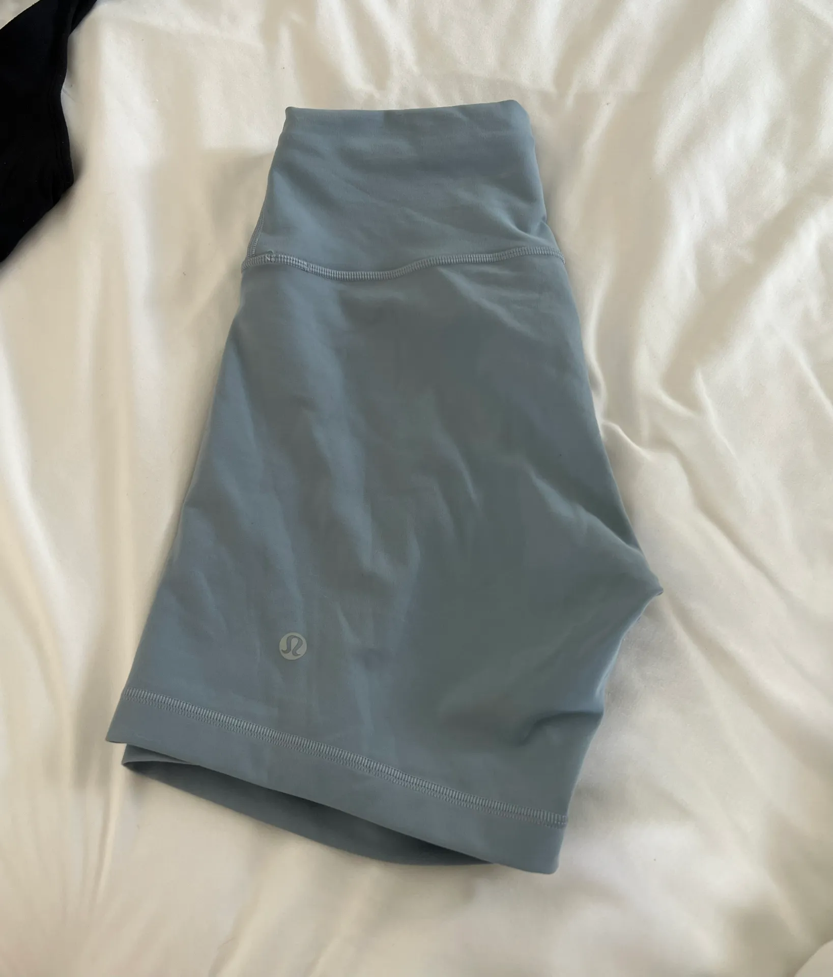 Lululemon Wunder Train Shorts - Image 2