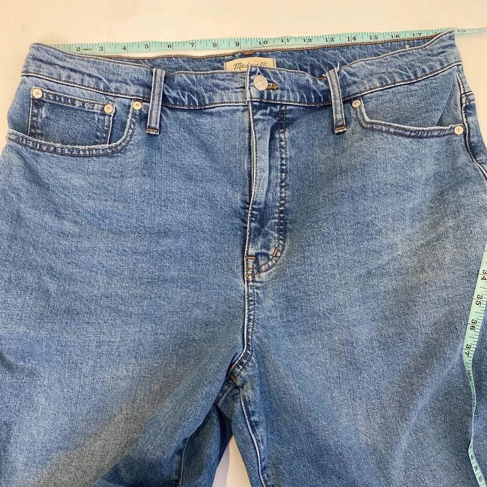 Madewell Medium Wash Denim Mom Jean EUC Sz 33 High Rise Crop Tapered Leg - Image 9