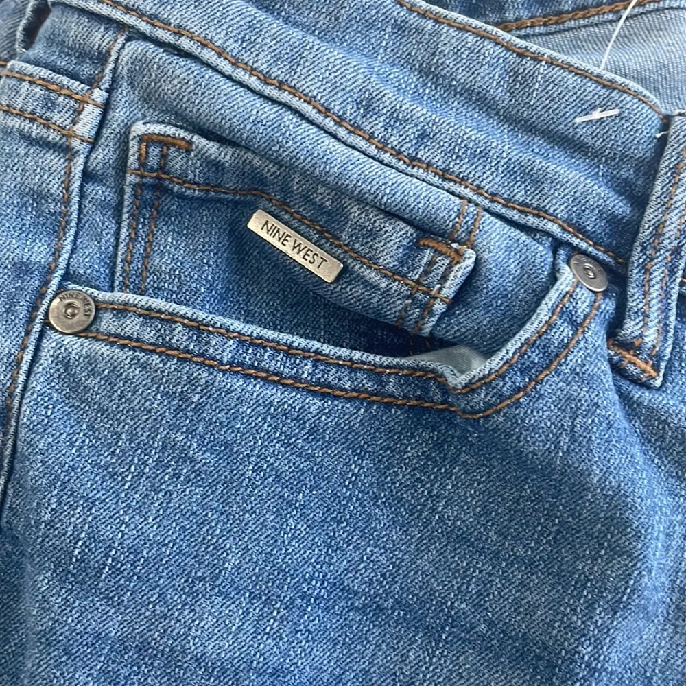 Women's Chrystie Denim Capri Size 4 - Image 2