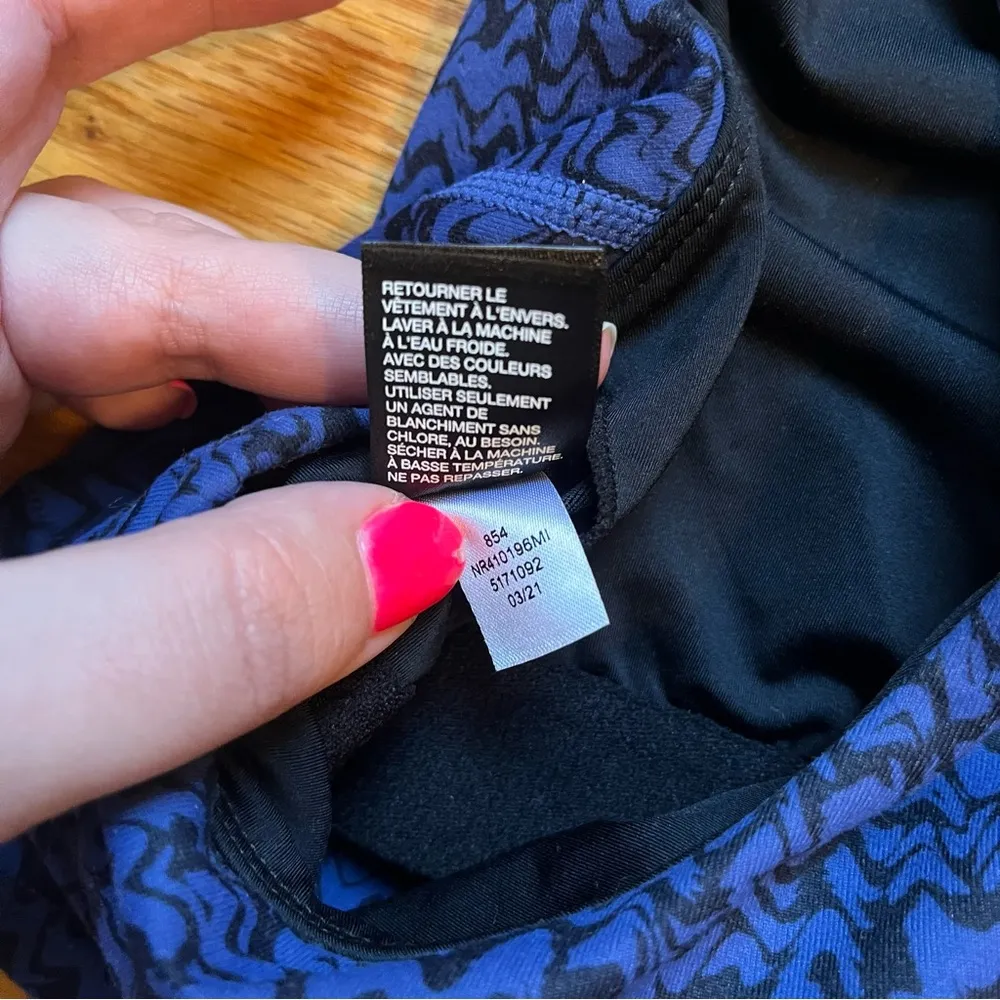 Zella blue and black patterned sports bra size small - Image 4