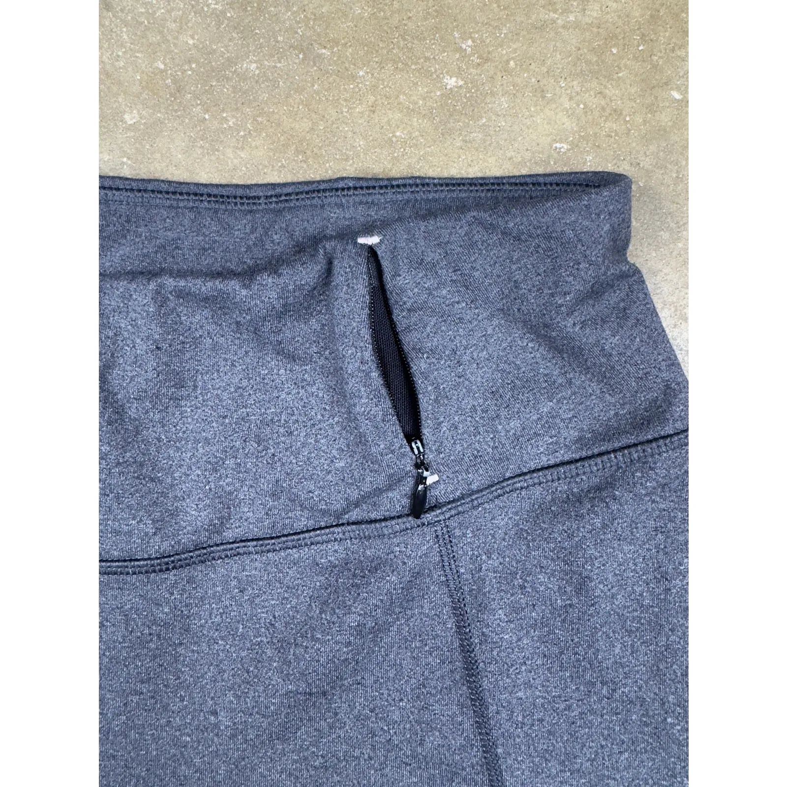 CALIA by Carrie Underwood Women’s Leggings Small Gray Cropped‎ Ruched Capri - Image 3